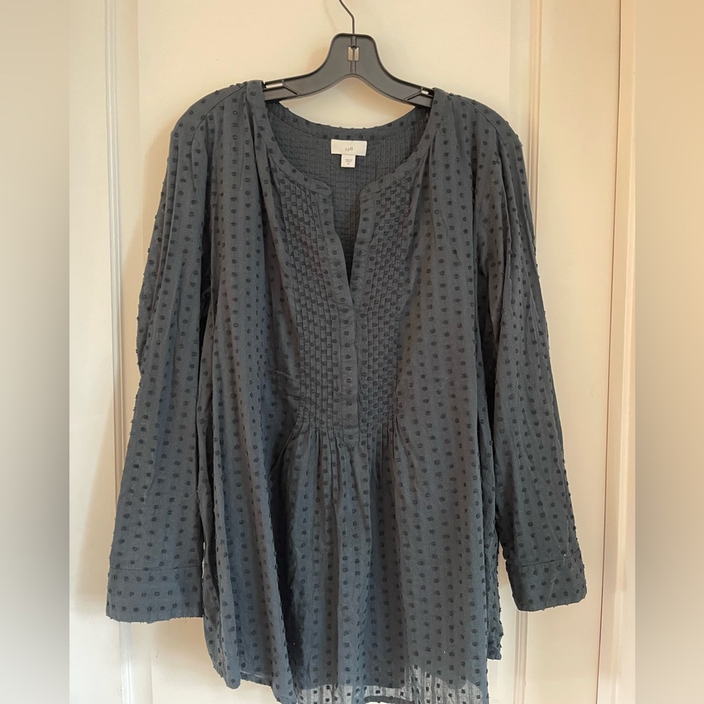 J Jill black pin tuck/textured top size XL.